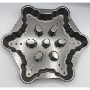 Wilton Nonstick Snowflake Cake Pan 12 Inch Gray Steel Baking Mold Christmas